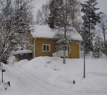 Här bor vi och mycket snö har vi fått feb 2010.